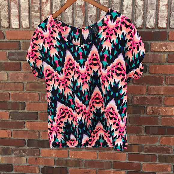 Geometric Blouse - Picture 1 of 3